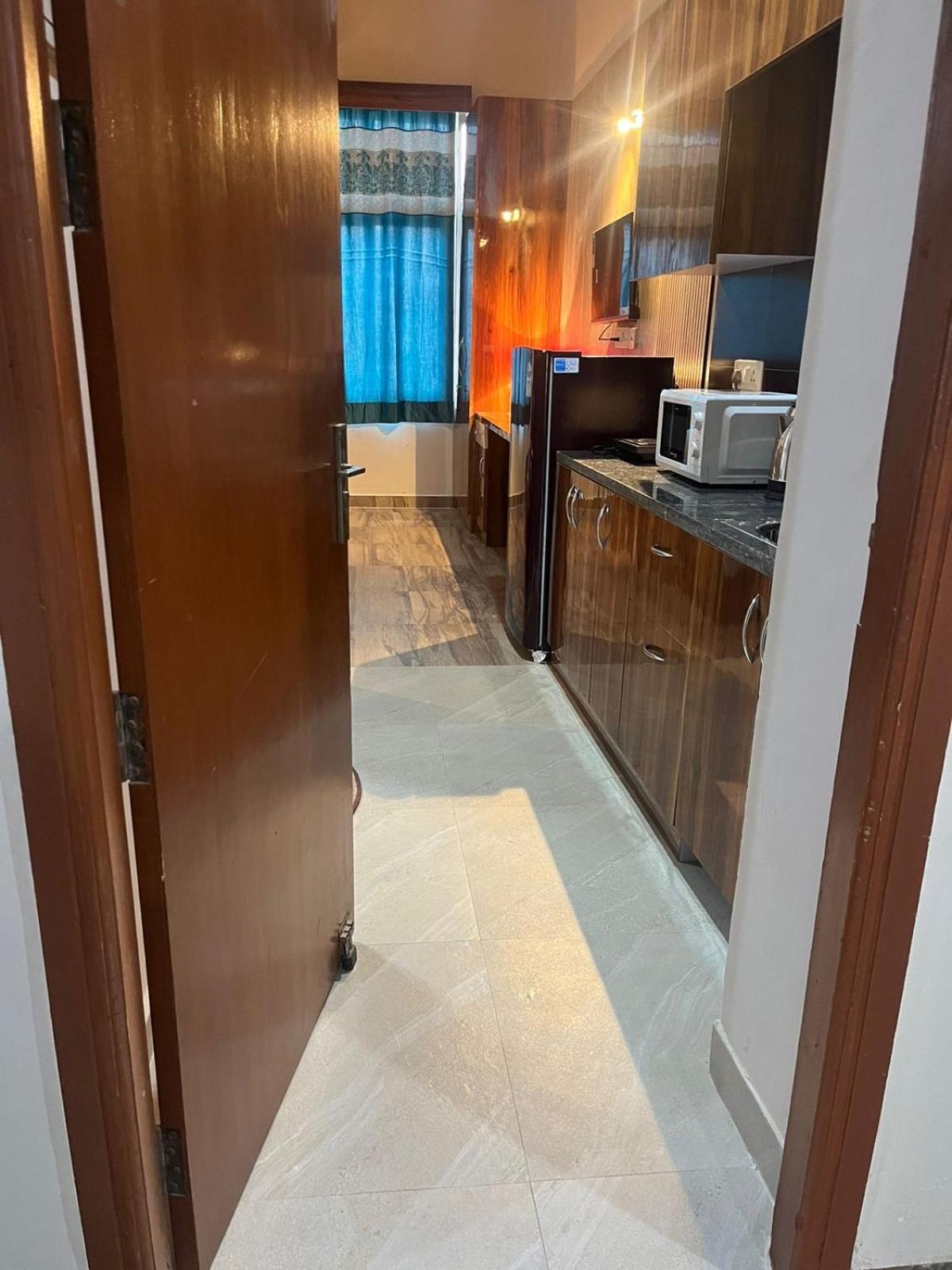 Studio Apartment In Greater Noida Ngoại thất bức ảnh
